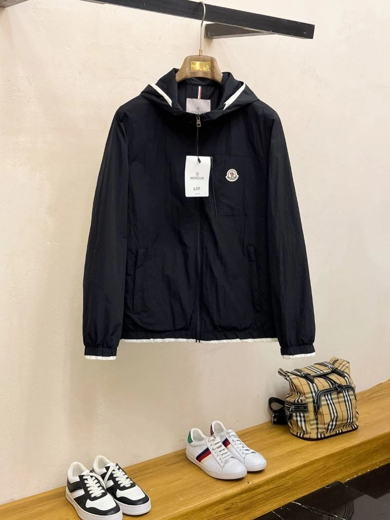 Trendsetting Moncler Outwear 142542