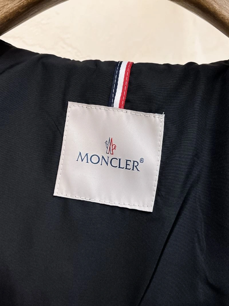Trendsetting Moncler Outwear 142542