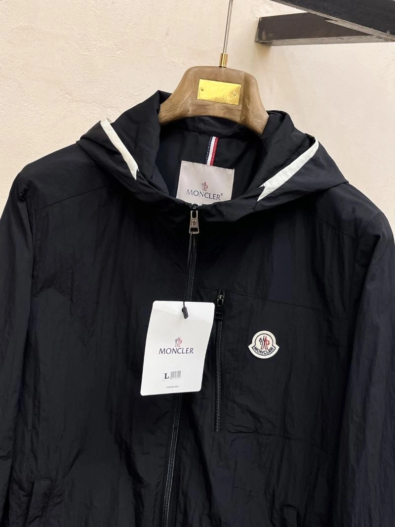 Trendsetting Moncler Outwear 142542