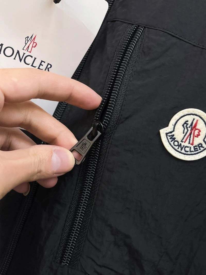 Trendsetting Moncler Outwear 142542