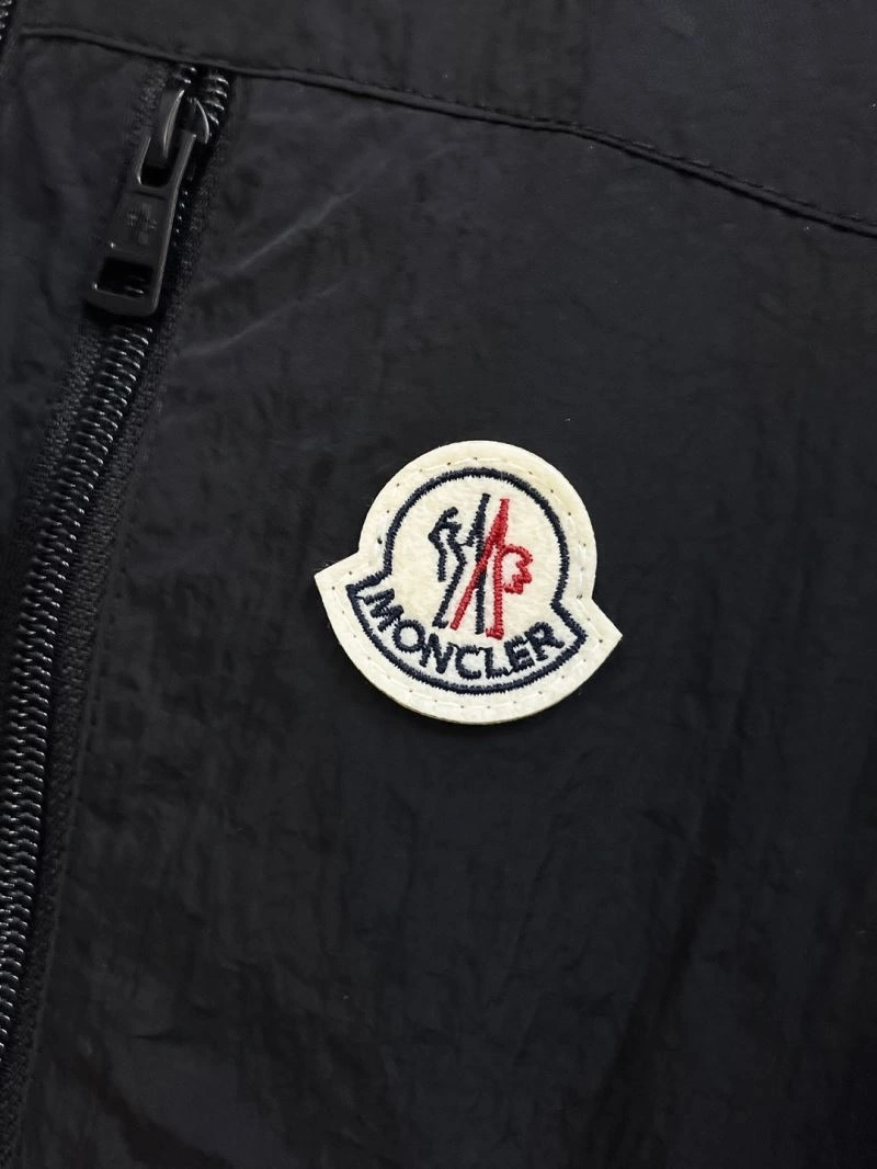 Trendsetting Moncler Outwear 142542