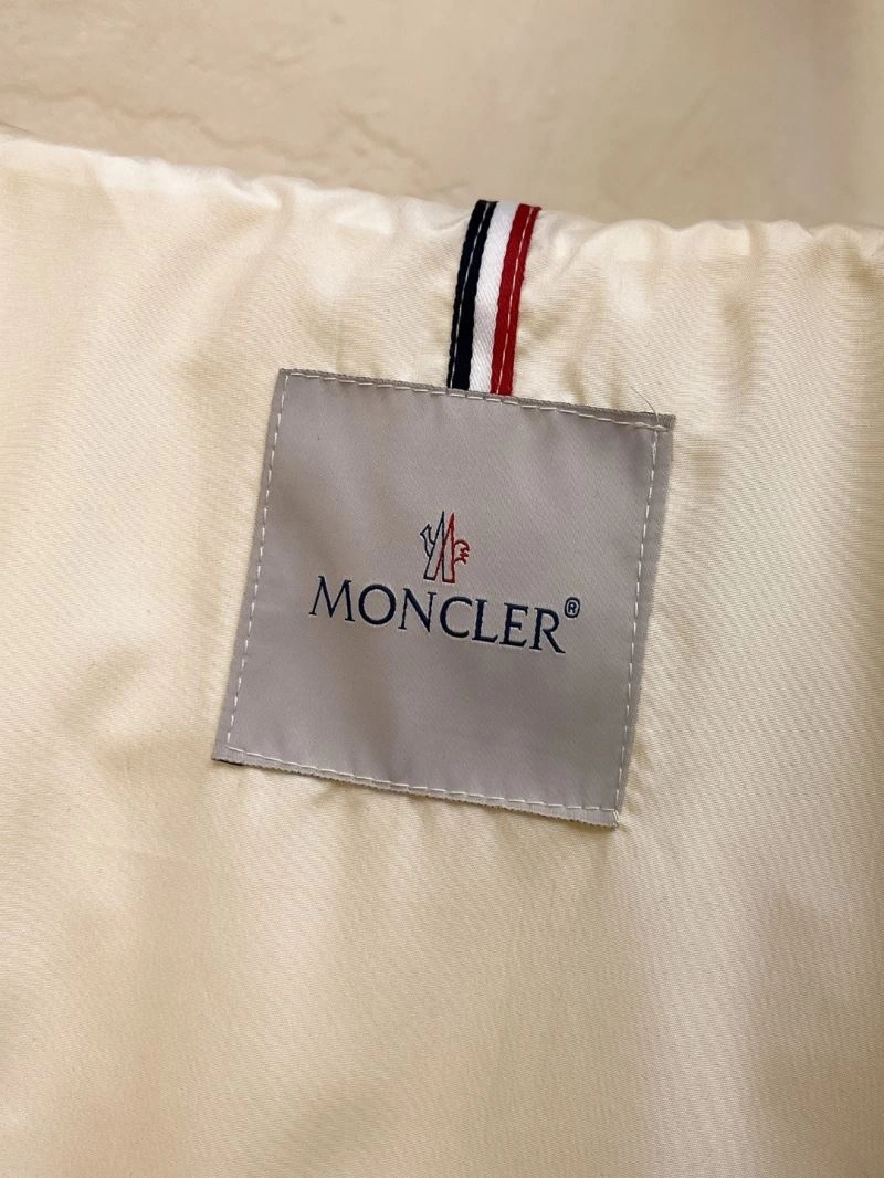 WellDesigned Moncler Outwear 142527