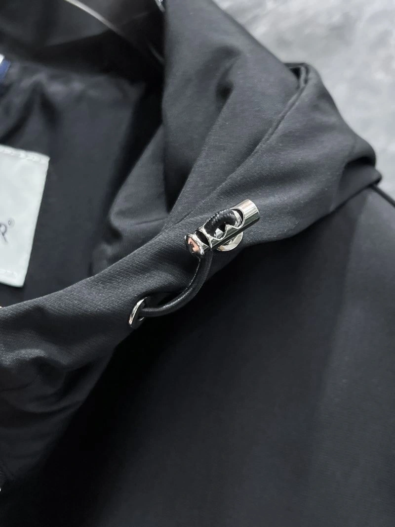 ComfortFit Moncler Outwear 142533
