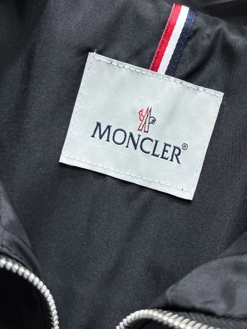 ComfortFit Moncler Outwear 142533