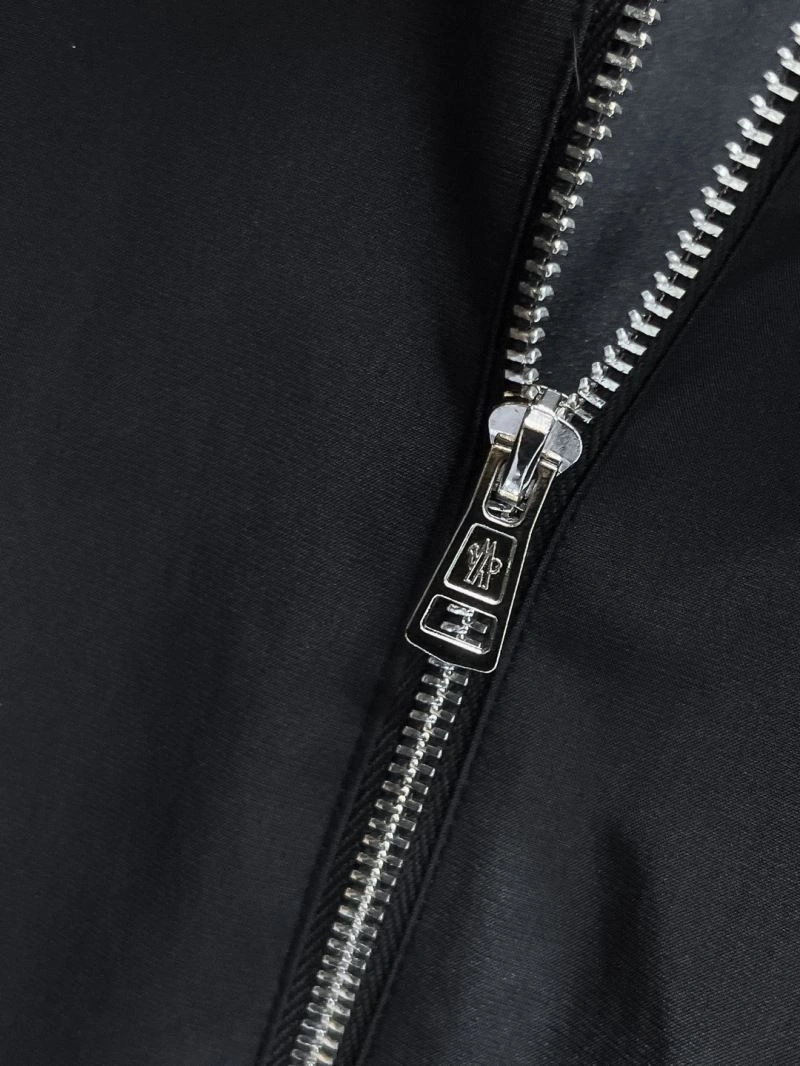 ComfortFit Moncler Outwear 142533