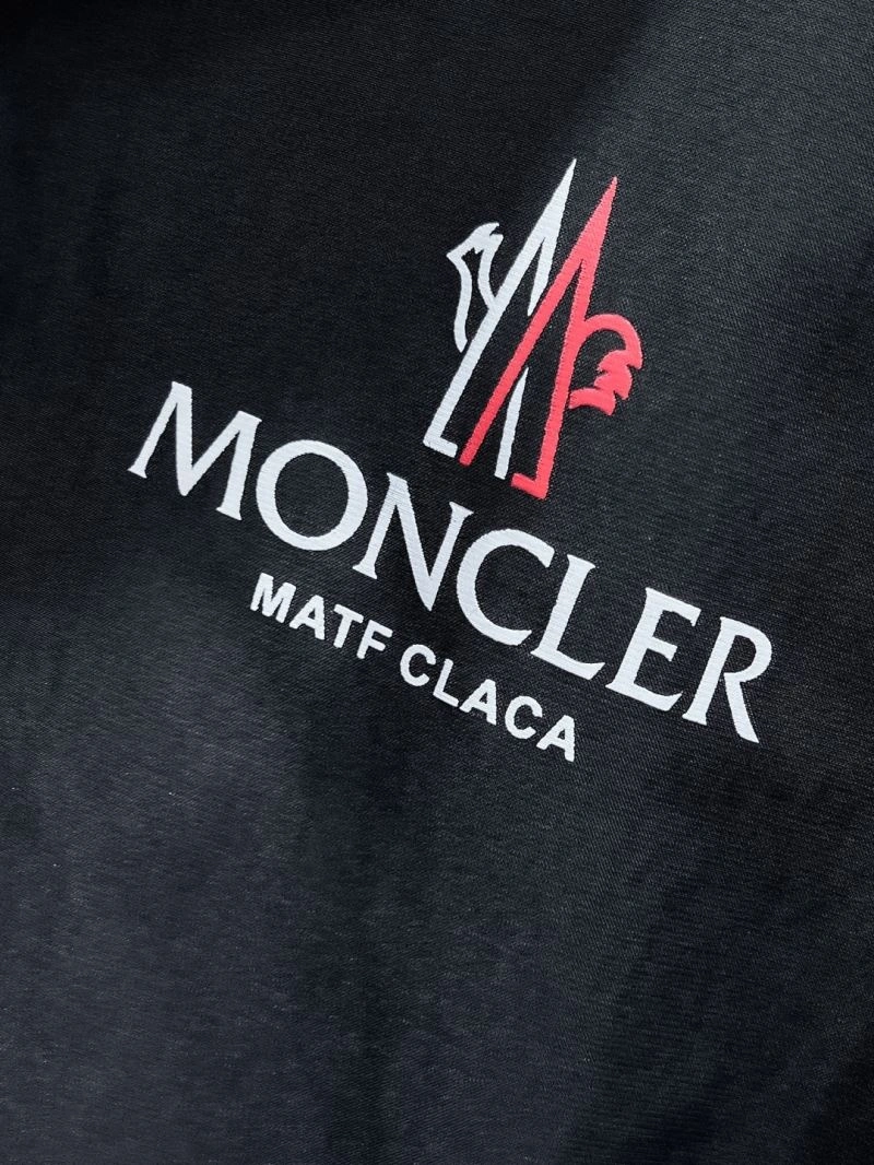 ComfortFit Moncler Outwear 142533