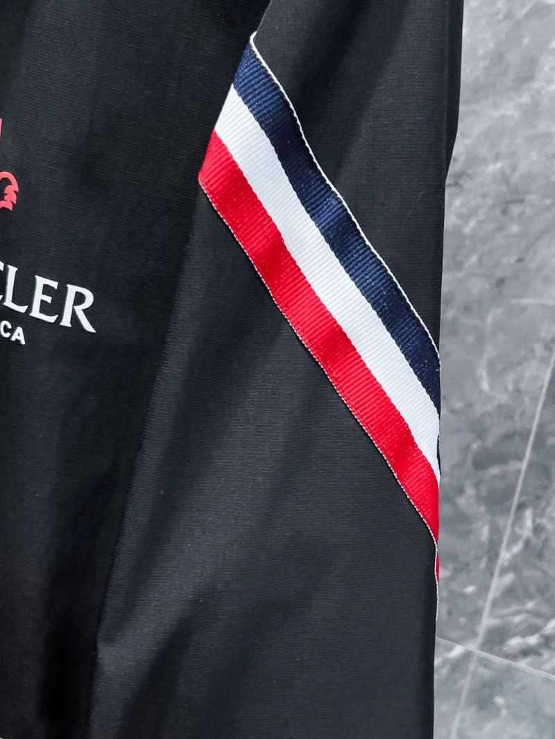ComfortFit Moncler Outwear 142533