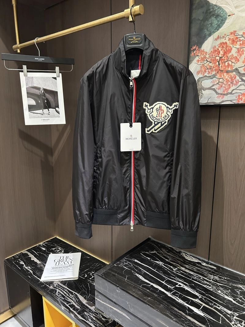 Minimalist Moncler Outwear 142537