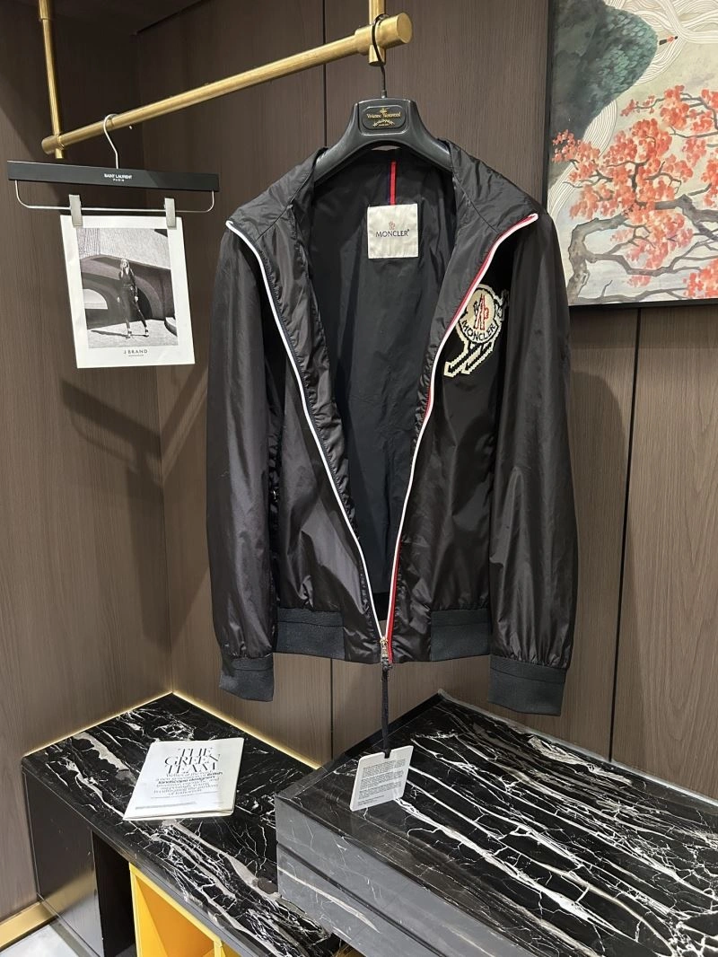 Minimalist Moncler Outwear 142537