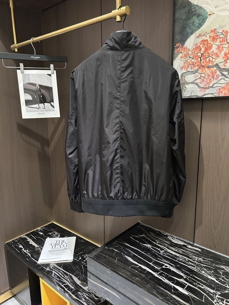 Minimalist Moncler Outwear 142537