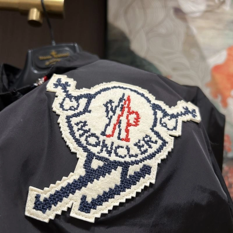 Minimalist Moncler Outwear 142537