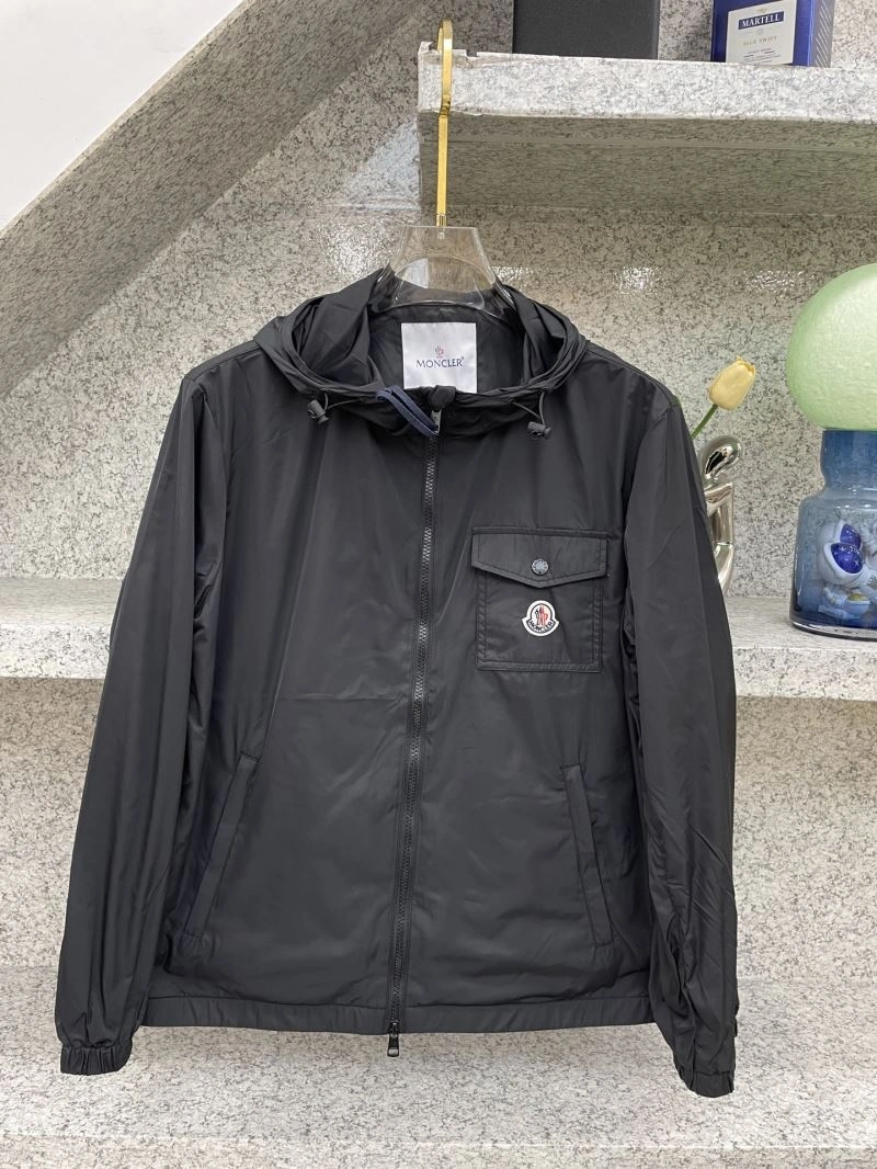 Vibrant Moncler Outwear 142536