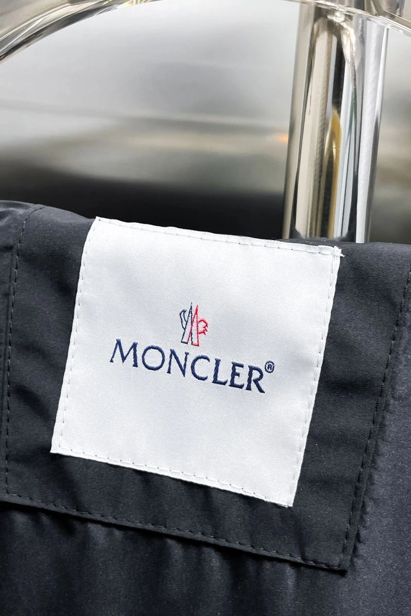 Moncler Outwear SoftTouch 142540
