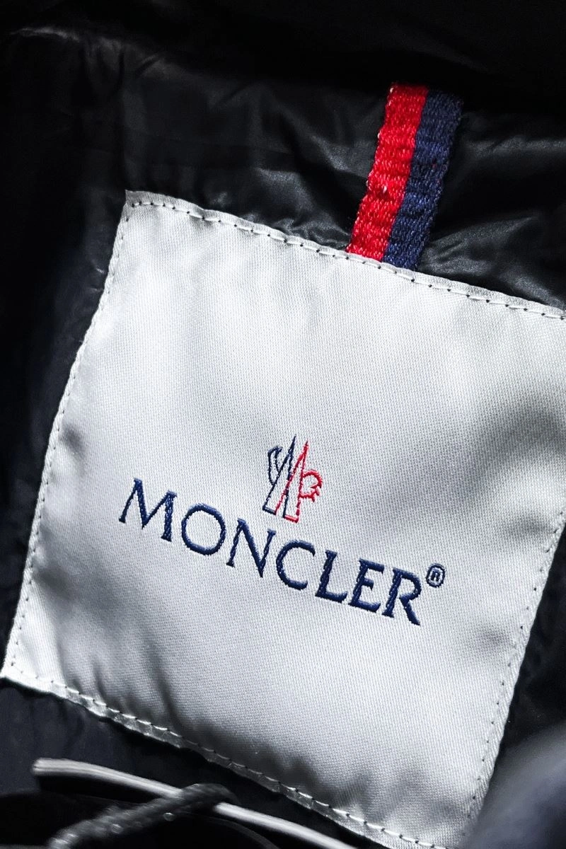 Moncler Outwear WellDesigned 142522