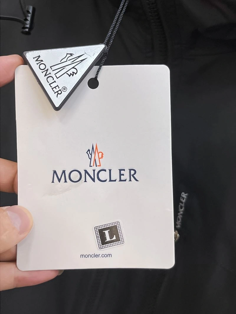 Moncler Outwear Snug 142518