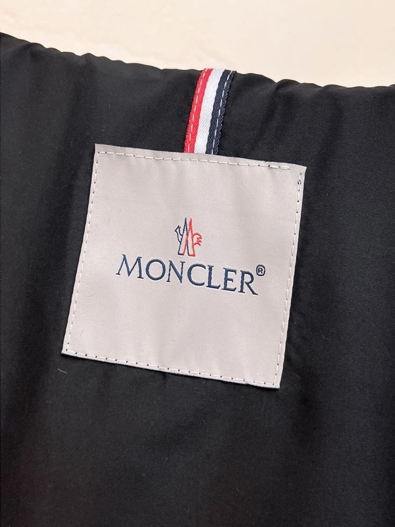 Moncler Outwear Snug 142518