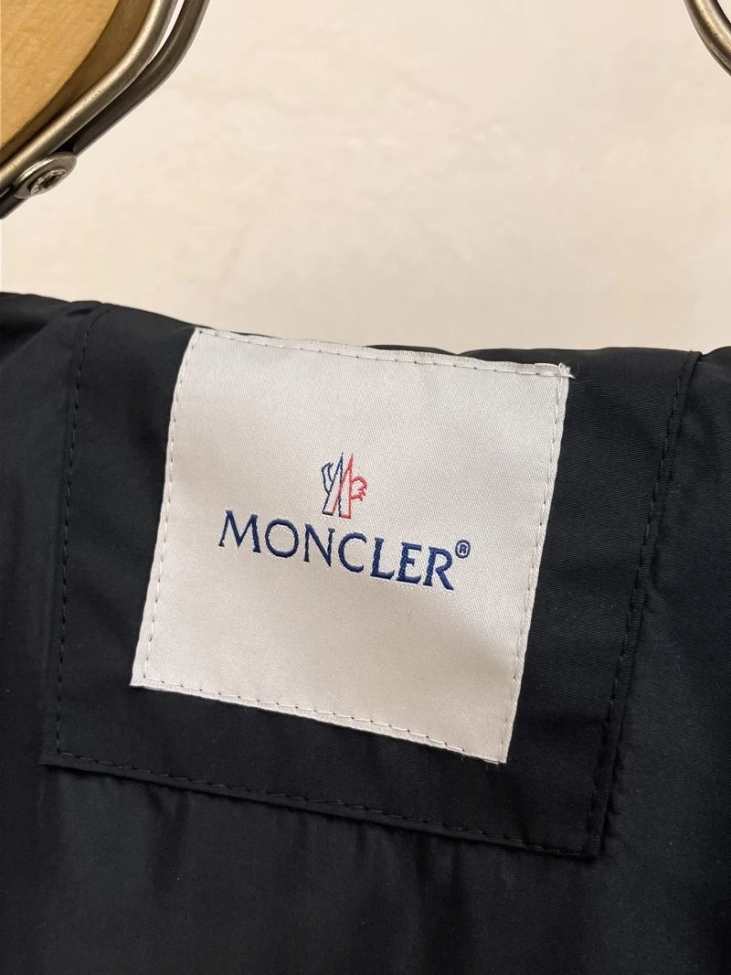 Moncler Outwear WellDesigned 142513