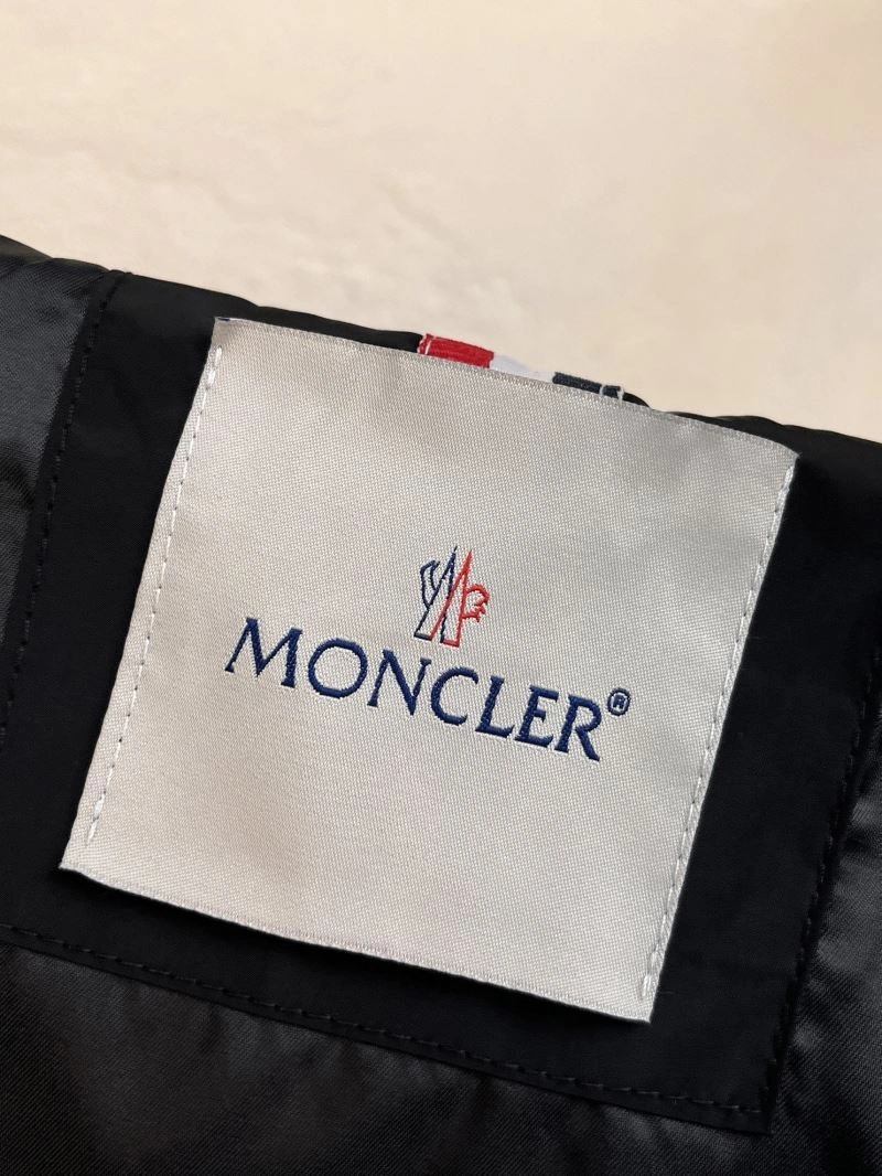 Moncler Outwear WaterResistant 142512