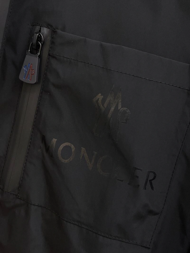 Moncler Outwear WaterResistant 142512
