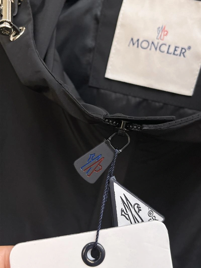 Moncler Outwear WaterResistant 142512