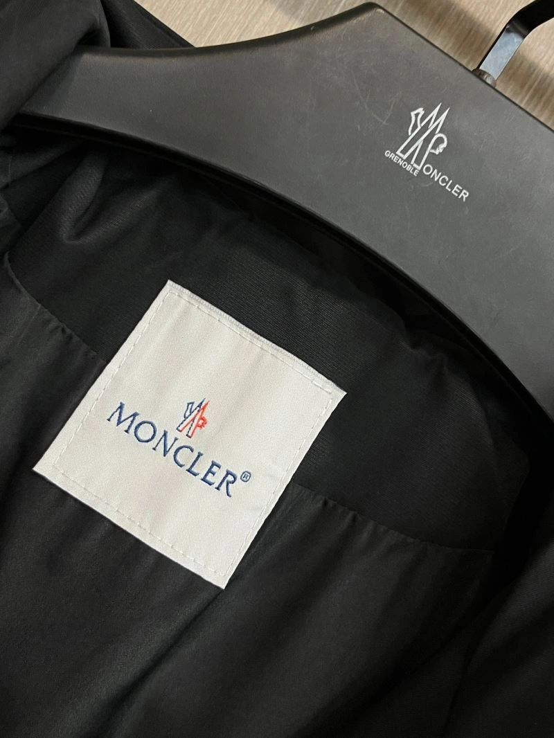 Moncler Outwear Lightweight 142508