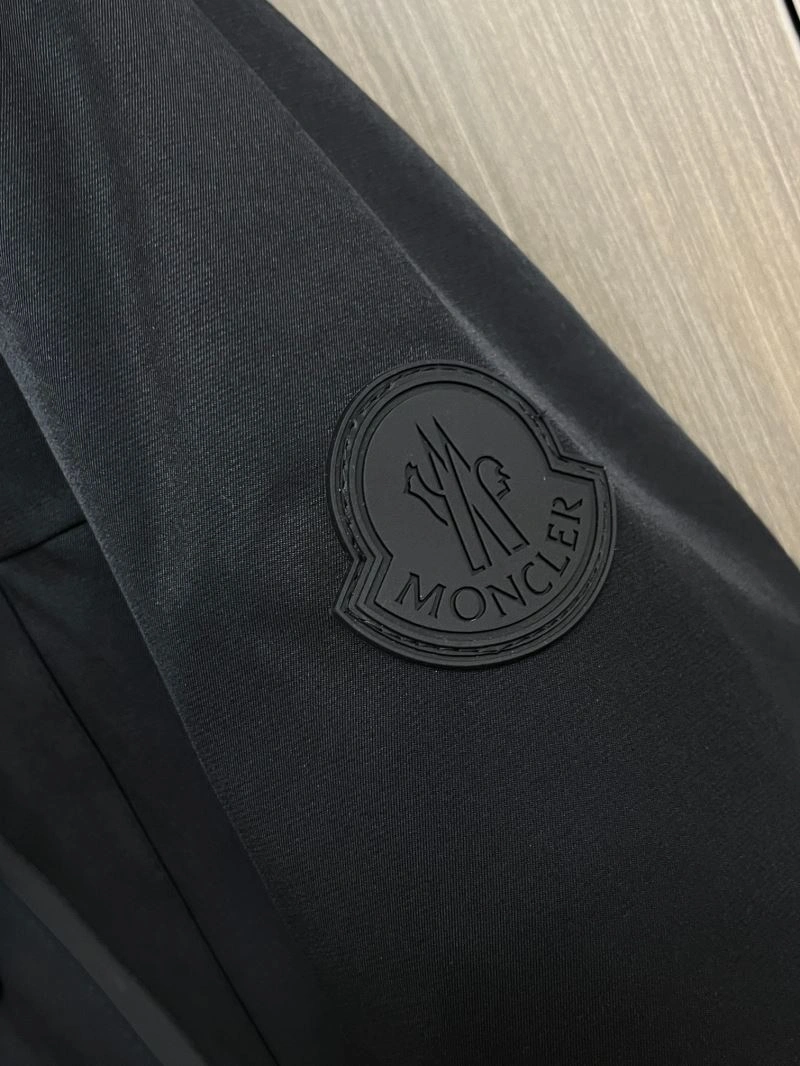 Moncler Outwear Lightweight 142508