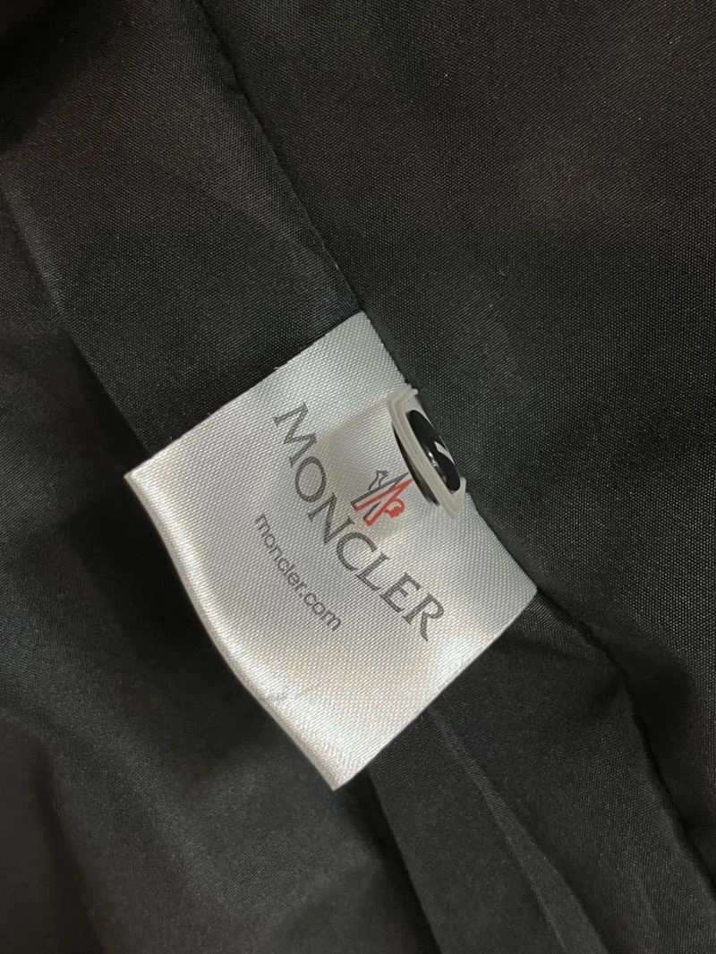 Moncler Outwear Lightweight 142508