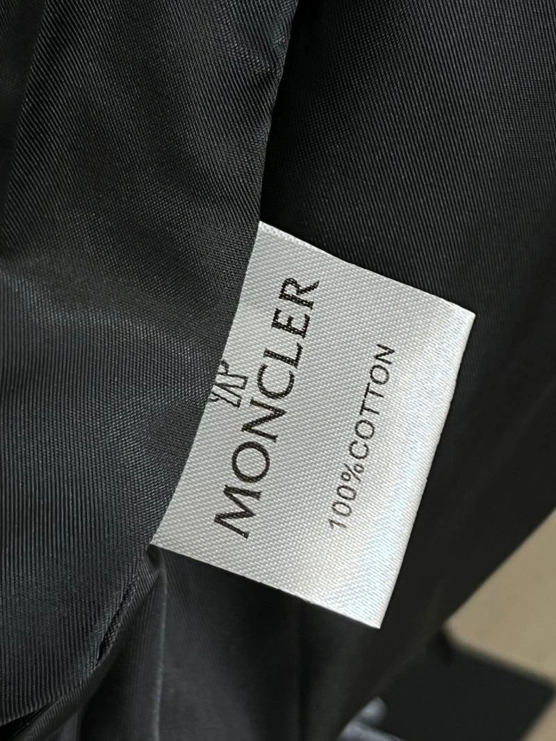 Practical Moncler Outwear 142504