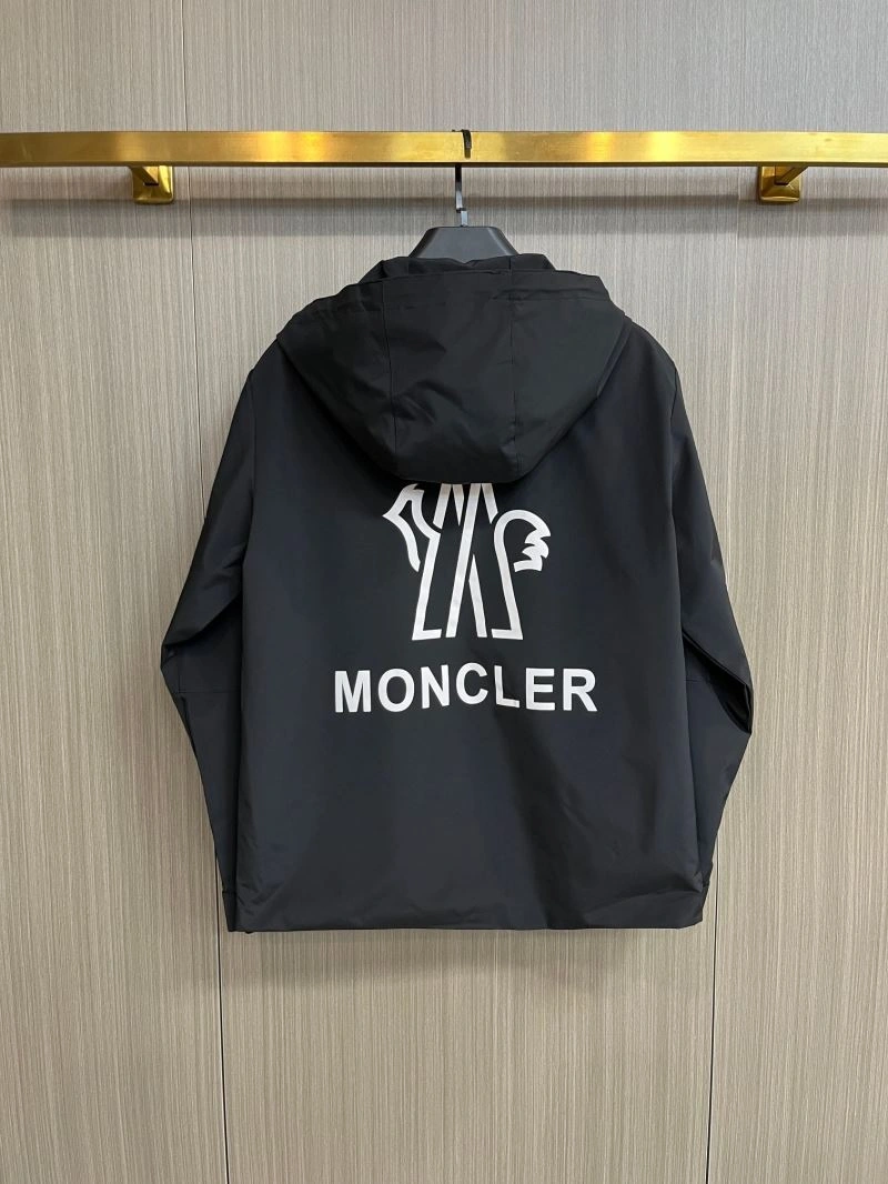 Practical Moncler Outwear 142504