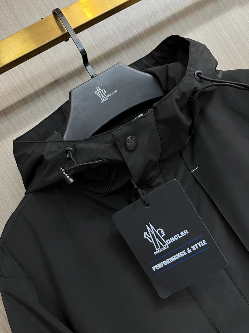 Practical Moncler Outwear 142504