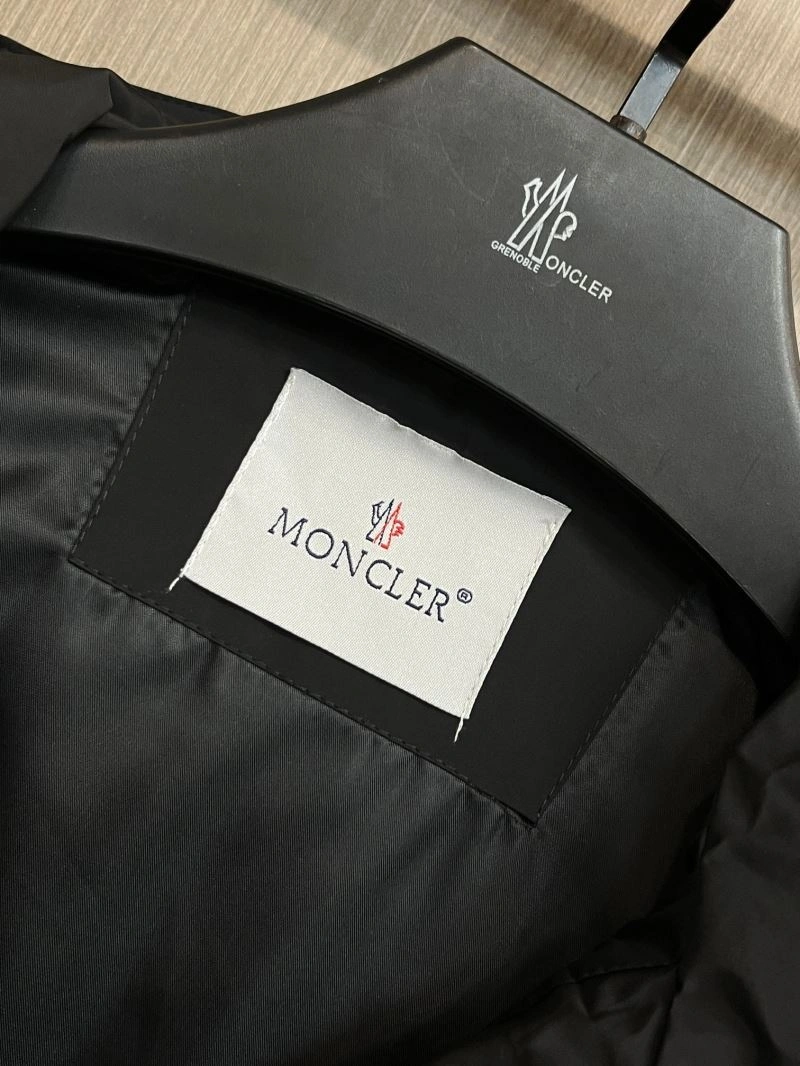 Practical Moncler Outwear 142504
