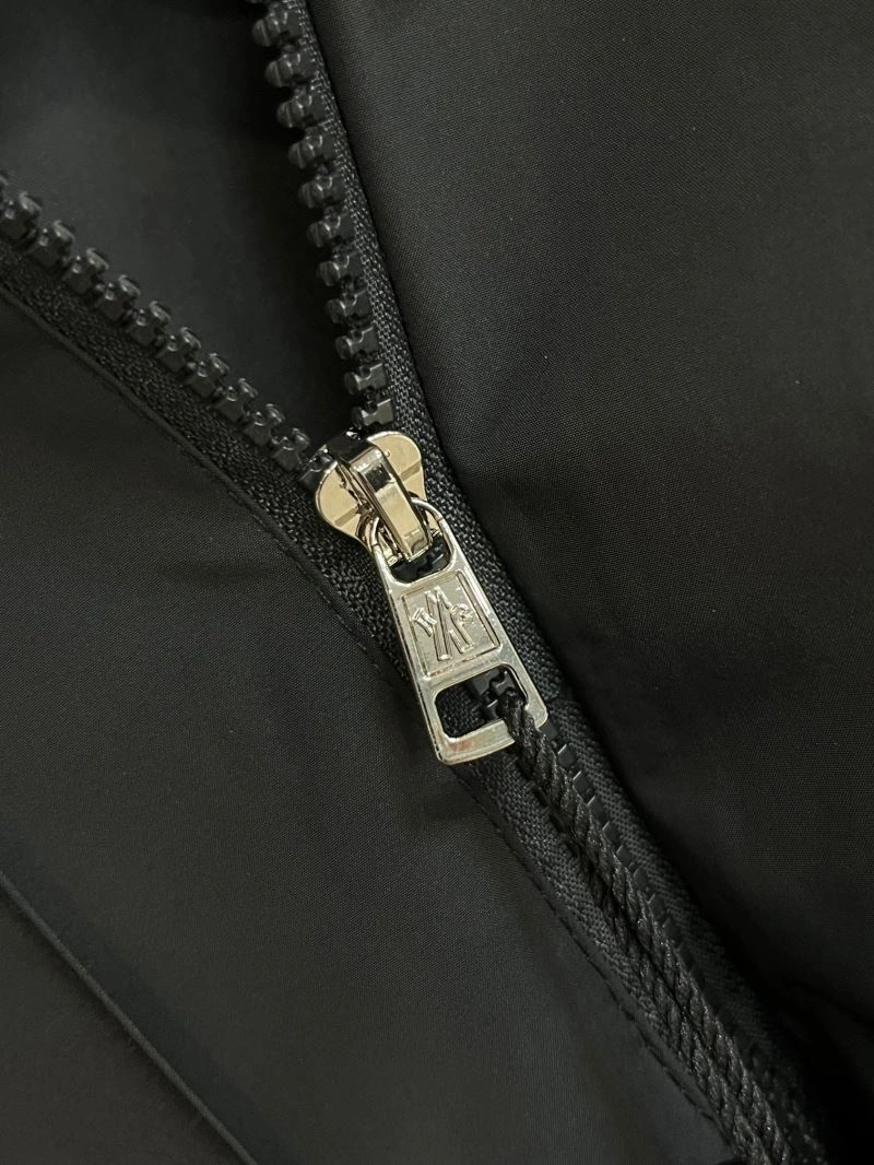 Practical Moncler Outwear 142504