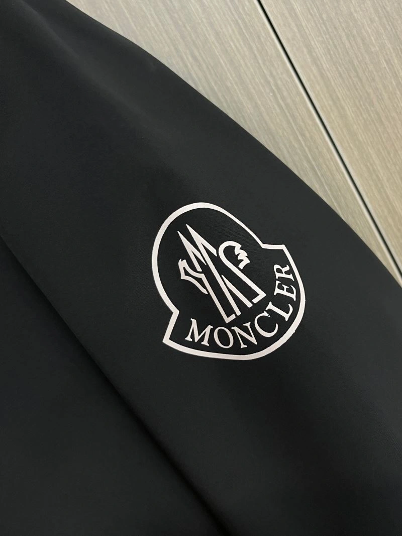 Practical Moncler Outwear 142504