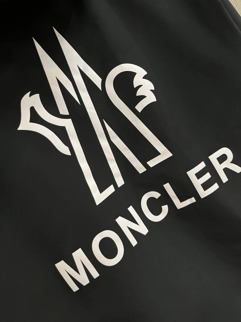 Practical Moncler Outwear 142504