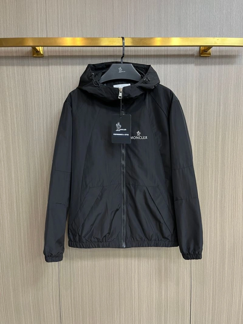 Vibrant Moncler Outwear 142498