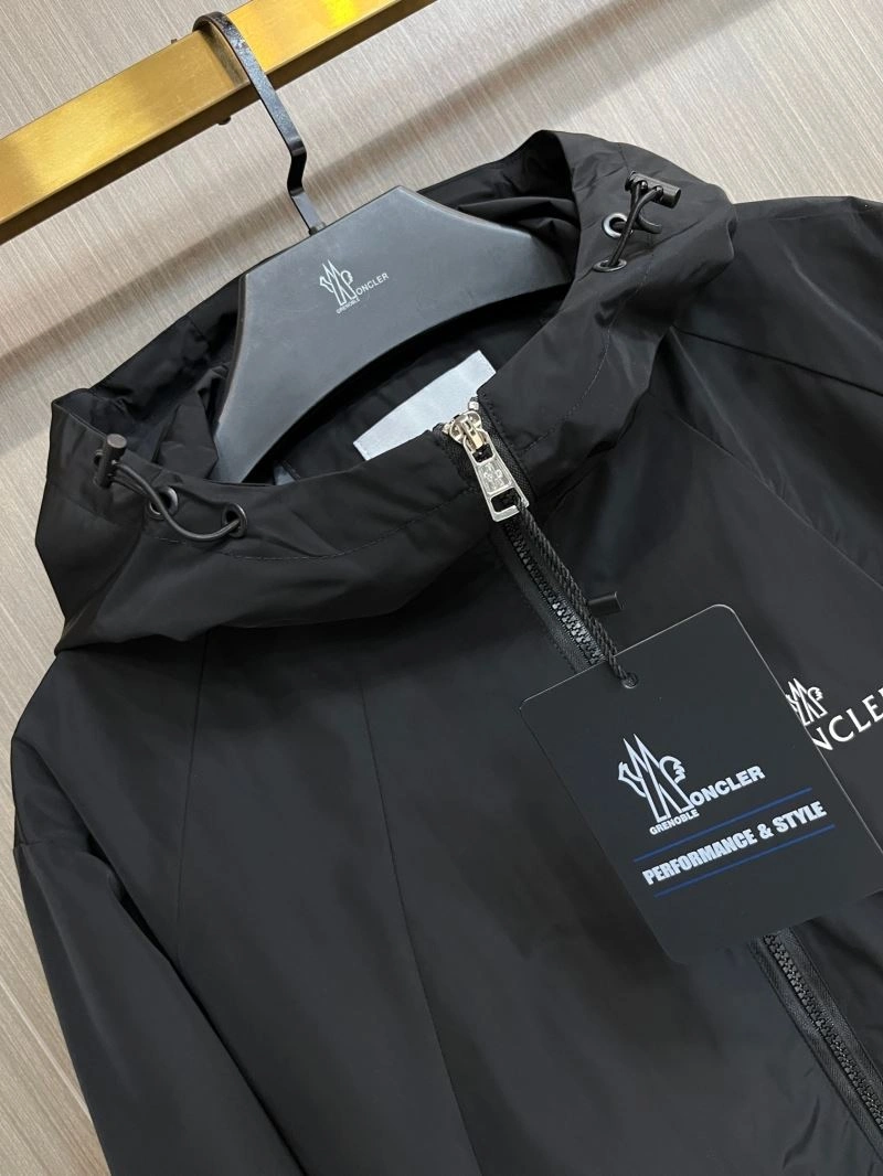 Vibrant Moncler Outwear 142498