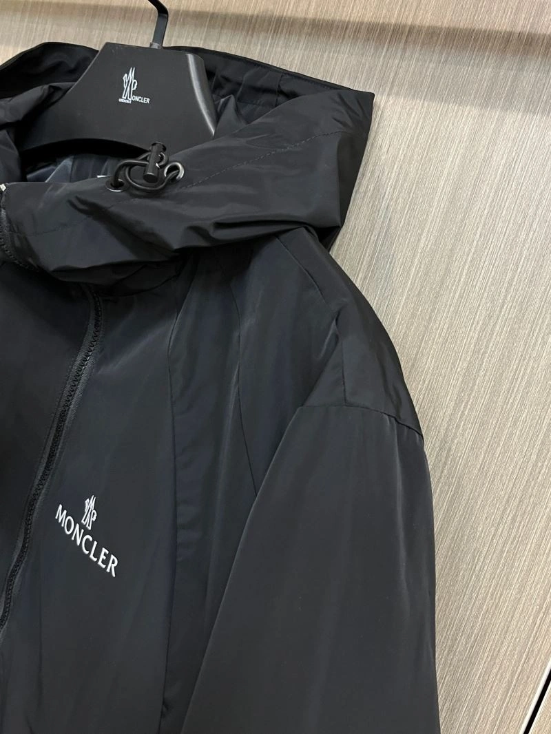 Vibrant Moncler Outwear 142498