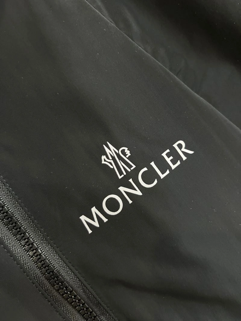 Vibrant Moncler Outwear 142498