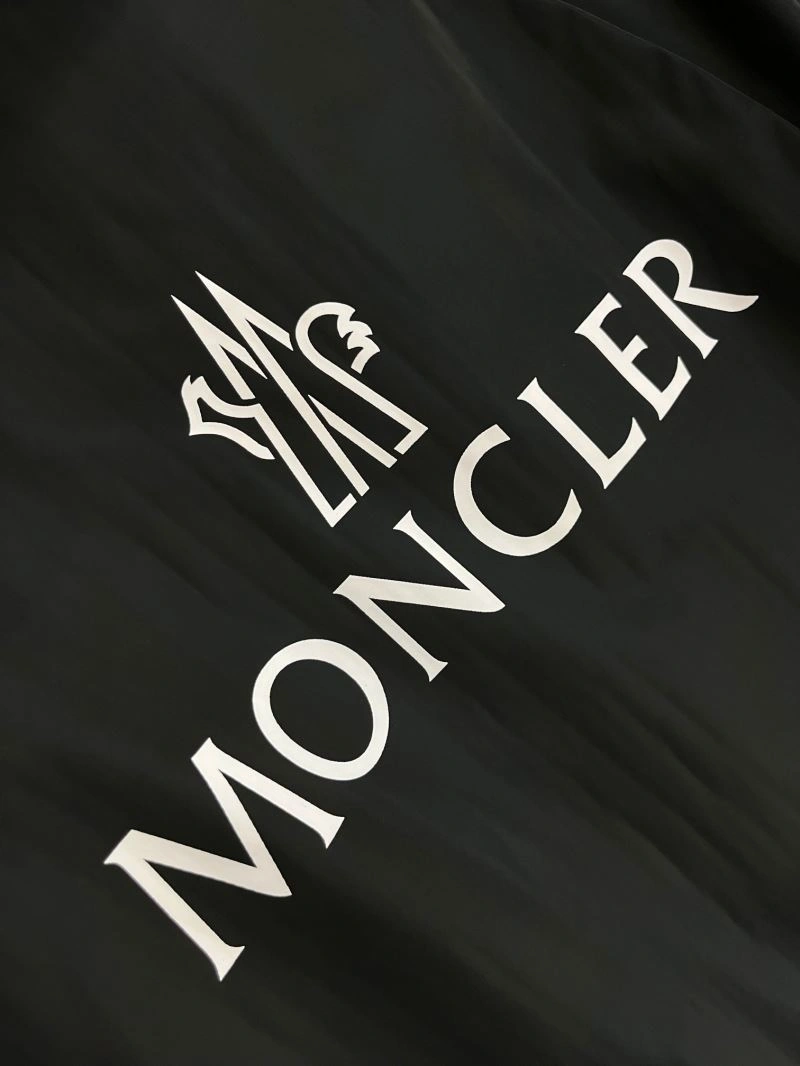 Vibrant Moncler Outwear 142498