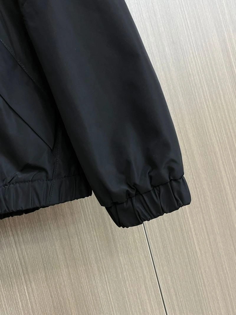 Vibrant Moncler Outwear 142498