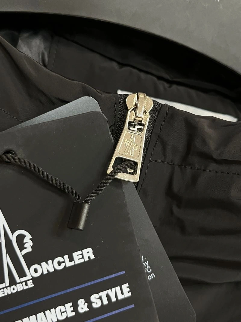 Moncler Outwear Elegant 142507