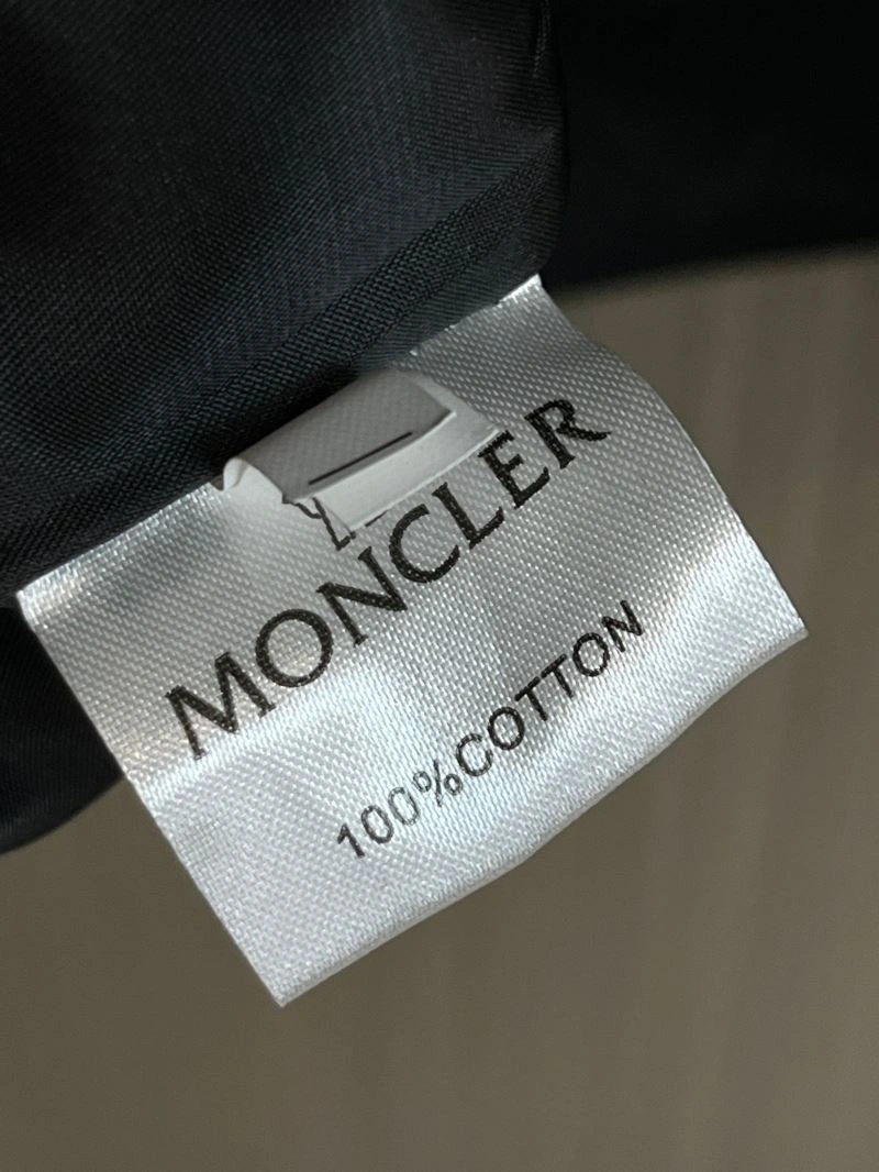 Moncler Outwear Elegant 142507