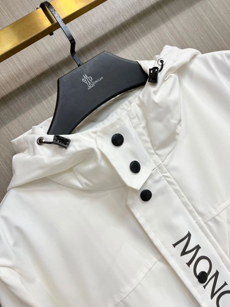 Functional Moncler Outwear 142490