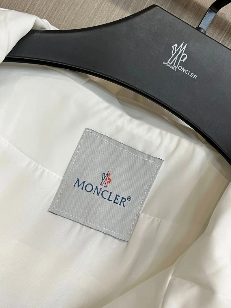 Functional Moncler Outwear 142490