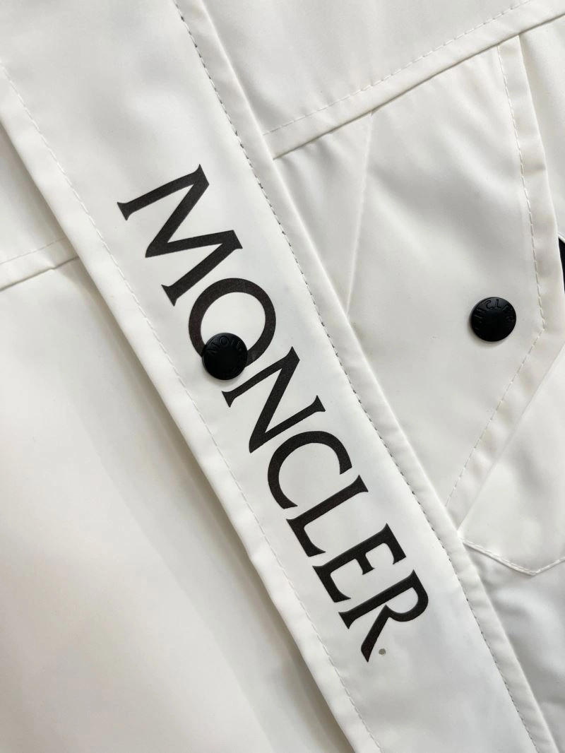 Functional Moncler Outwear 142490