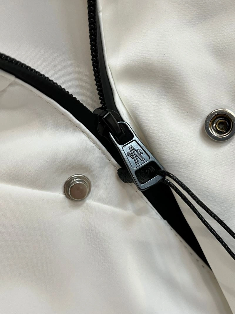 Functional Moncler Outwear 142490