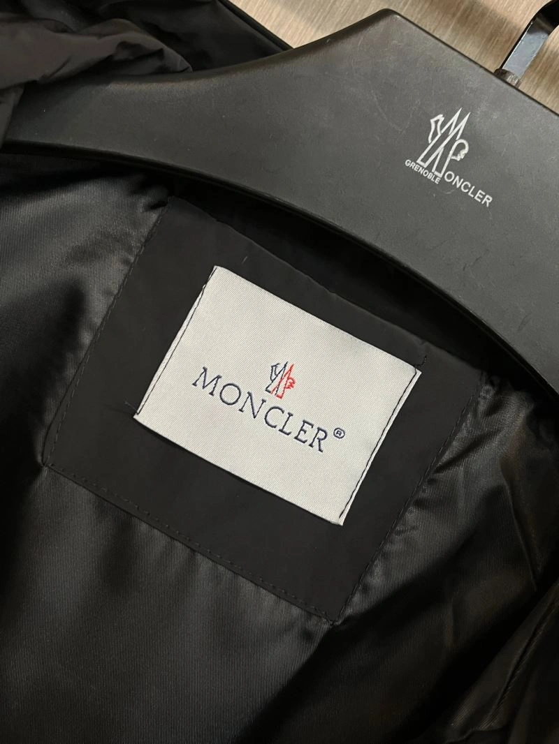 Moncler Outwear SportInspired 142496