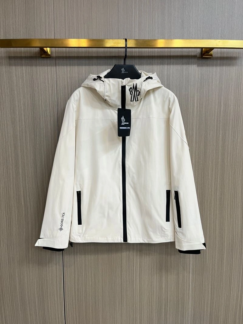 Resilient Moncler Outwear 142486