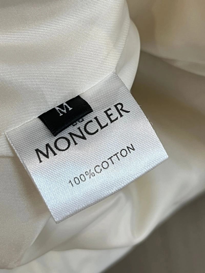 Resilient Moncler Outwear 142486
