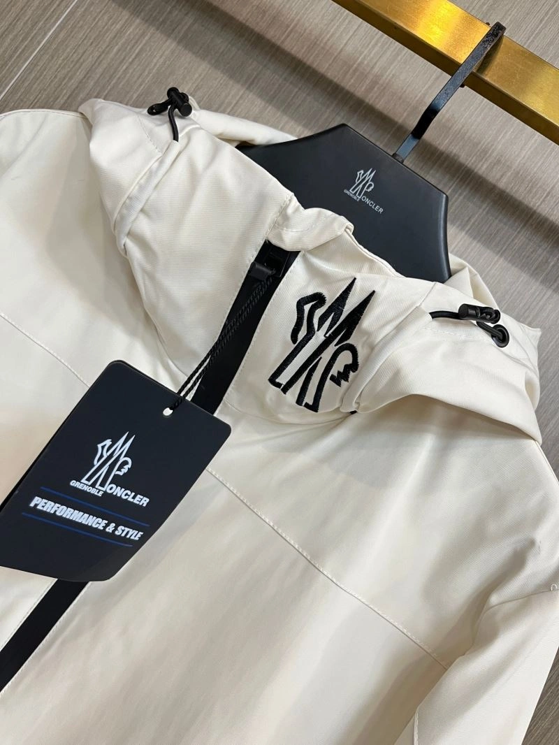 Resilient Moncler Outwear 142486